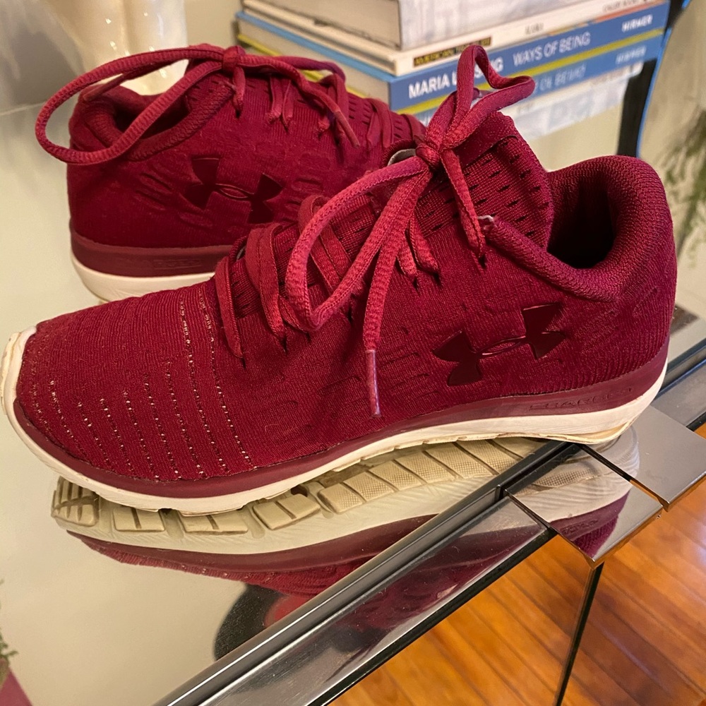 Under Armor Women’s athletic shoe in size 7